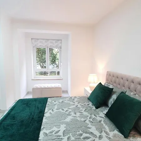 Caldas Da Rainha'S Green & White Exterior photo