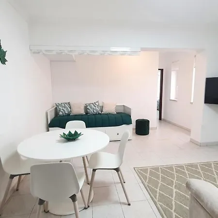 Caldas Da Rainha'S Green & White Exterior photo