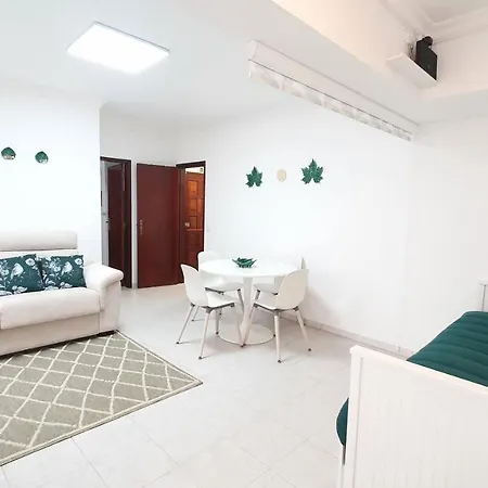 Caldas Da Rainha'S Green & White Exterior photo