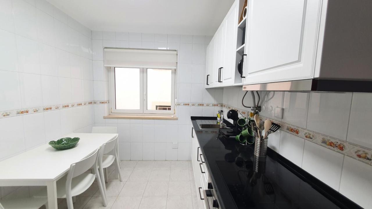 Caldas Da Rainha's & White Apartment *