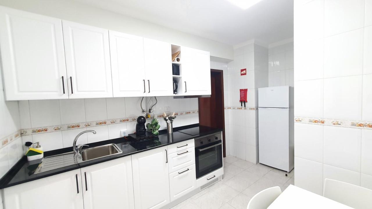 Caldas Da Rainha's & White * Caldas Da Rainha
